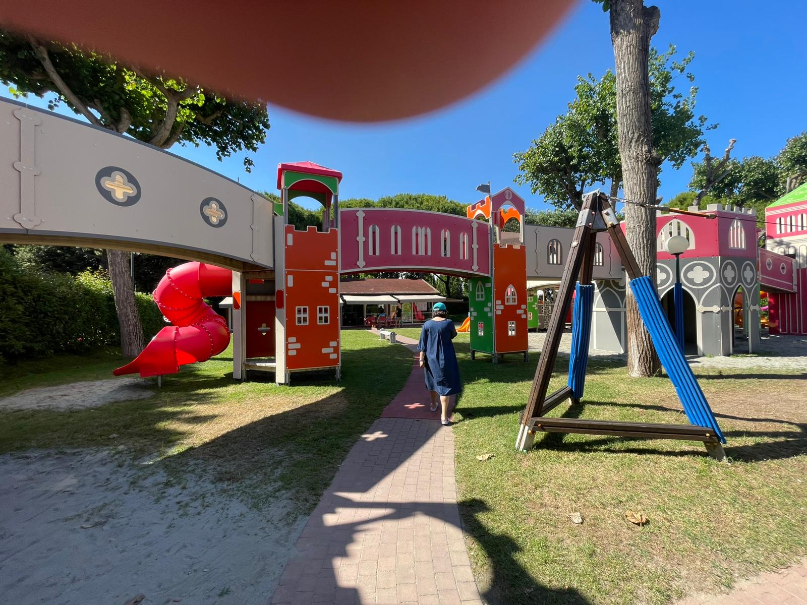 Spielplatz mit Burg-Optik